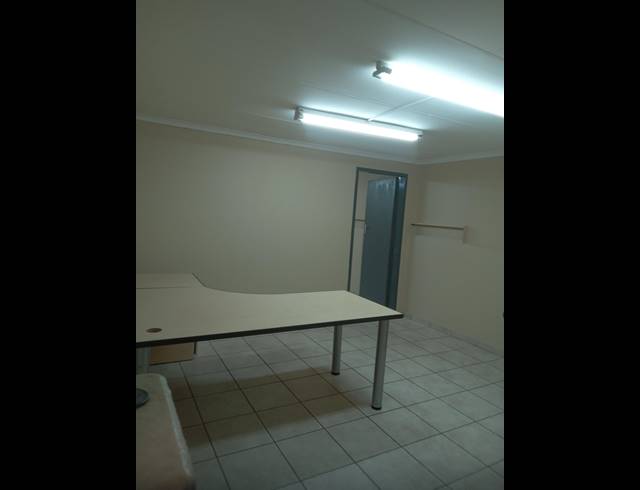 192M² FACTORY TO LET IN JET PARK